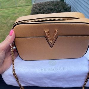 Authentic 𝐕𝐞𝐫𝐬𝐚𝐜𝐞 Tan Camera Crossbody